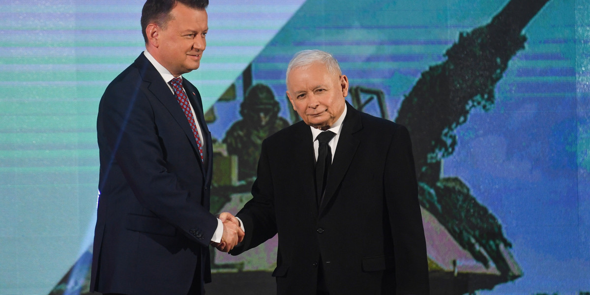 Jarosław Kaczyński i Mariusz Błaszczak w Akademii Sztuki Wojennej w Warszawie.