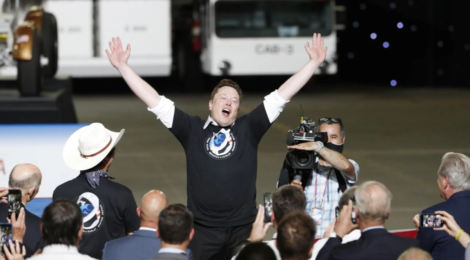 Ilon Mask nakon lansiranja misije "Kru dregon" Demo-2 u Svemirskom centru Kenedi na Floridi 30. maja 2020.