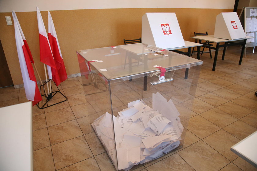 Wybory prezydenckie na Śląsku. Członek komisji fałszował karty do głosowania!