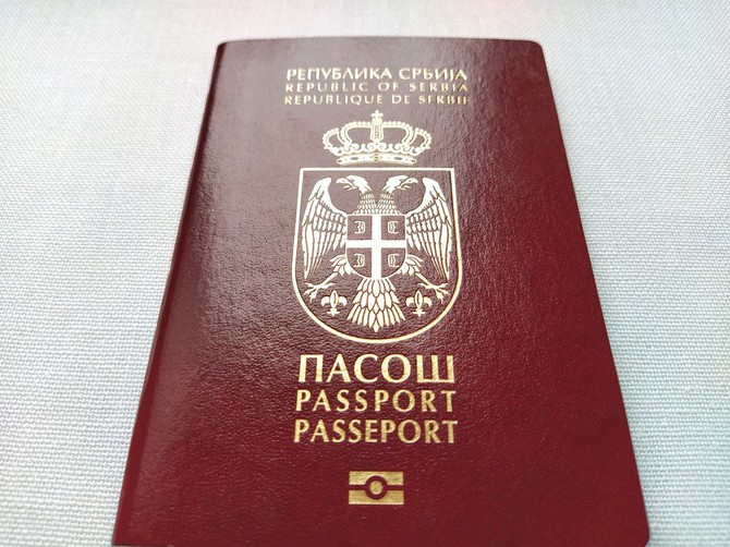 Na fotografiji za pasoš i dokumente niko ne sme da se smeje