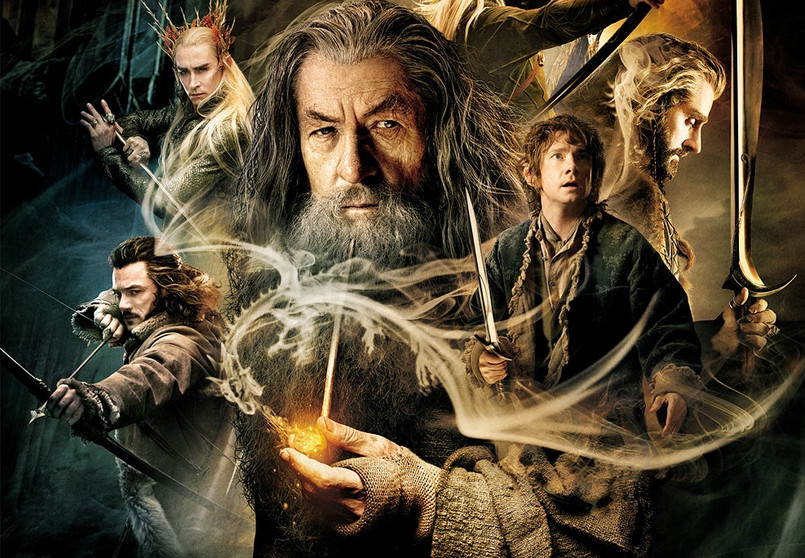"Mam podejrzenie, że Peter Jackson jest hobbitem. Kto inny jak nie mieszkaniec sielskiego Shire mógł nakręcić film dostarczający widzowi tylu drobnych przyjemności. Choć skala, stawka i ton opowieści w >>Pustkowiu Smauga>Władcy Pierścieni<<, obie serie łączy ten sam zew przygody i brawurowe wykorzystanie potencjału świata wykreowanego przez J.R.R. Tolkiena. Śródziemie to wciąż świetna miejscówka na dwuipółgodzinną ucieczkę od rzeczywistości" (Łukasz Muszyński, filmweb24)