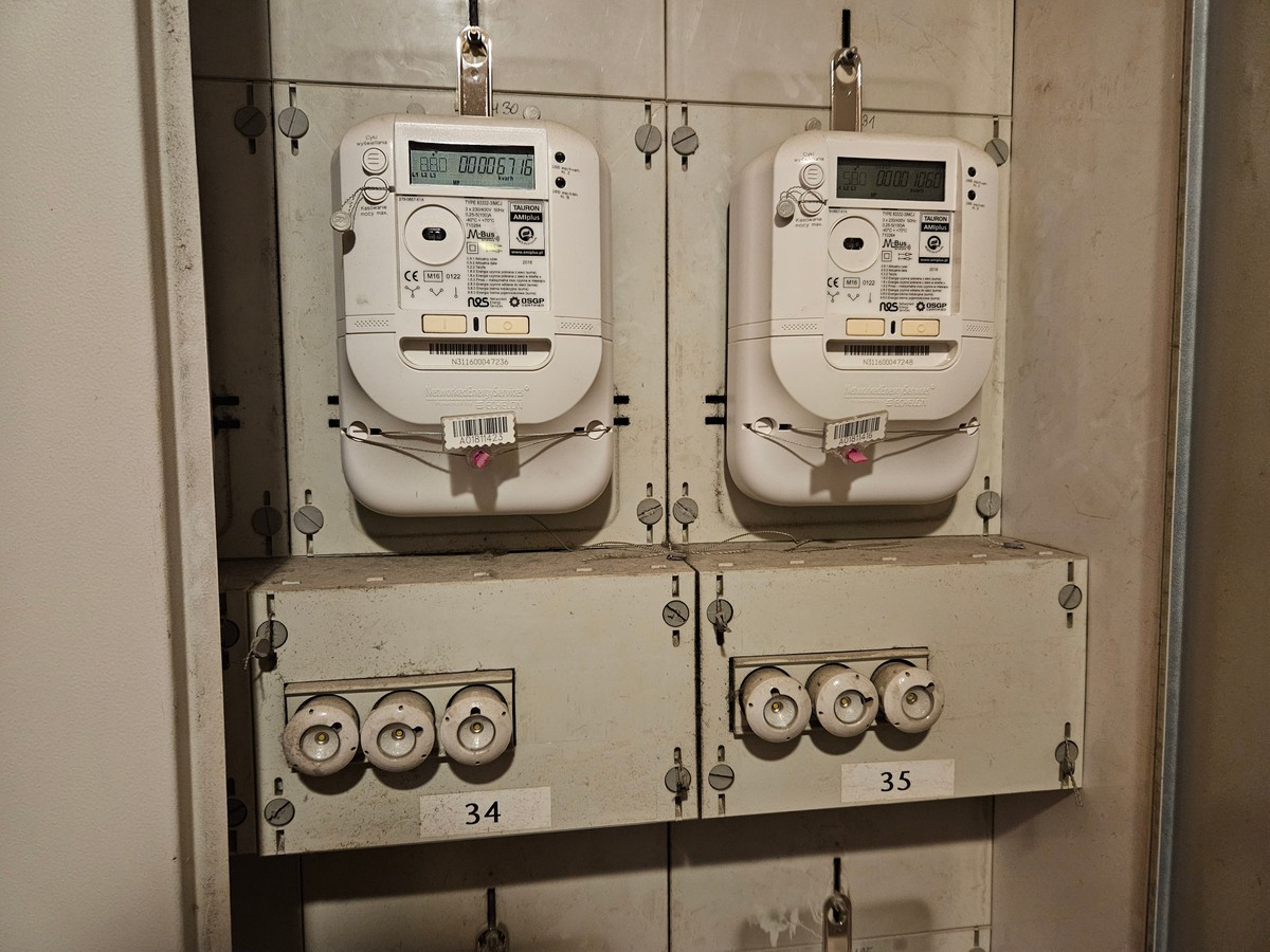 Niższa cena prądu, wyższe opłaty. Oto dlaczego zapłacisz więcej