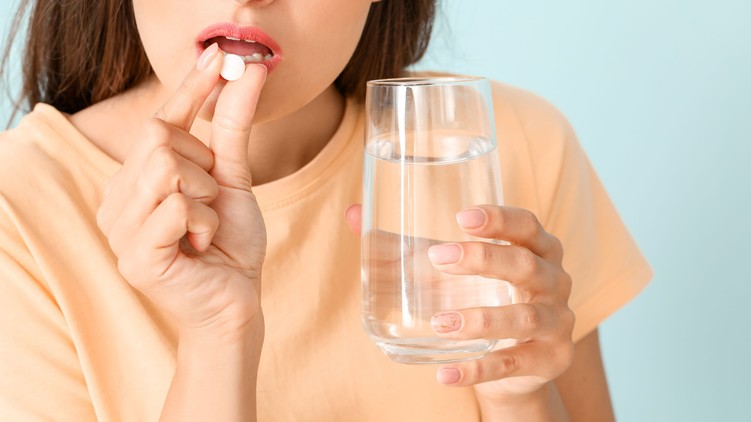 gyógyszeres kezelés mennyi vízzel kell bevenni a gyógyszert