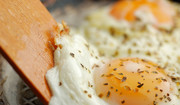 Czy jajka podnoszą cholesterol? Badania są jasne. Oto co mówią kardiolodzy