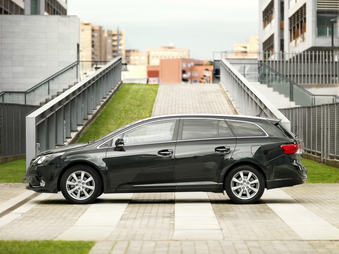 Toyota avensis - 2. miejsce