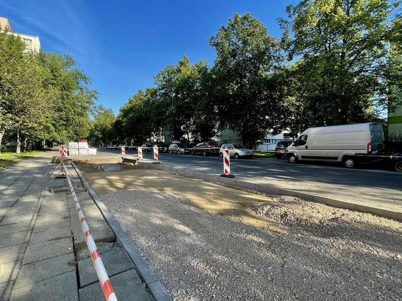 Budowa zielonych miejsc parkingowych na Teofilowie