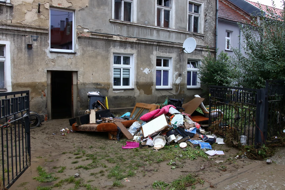  Szef MON: Żandarmeria i policja będą pilnować domów przed szabrownikami