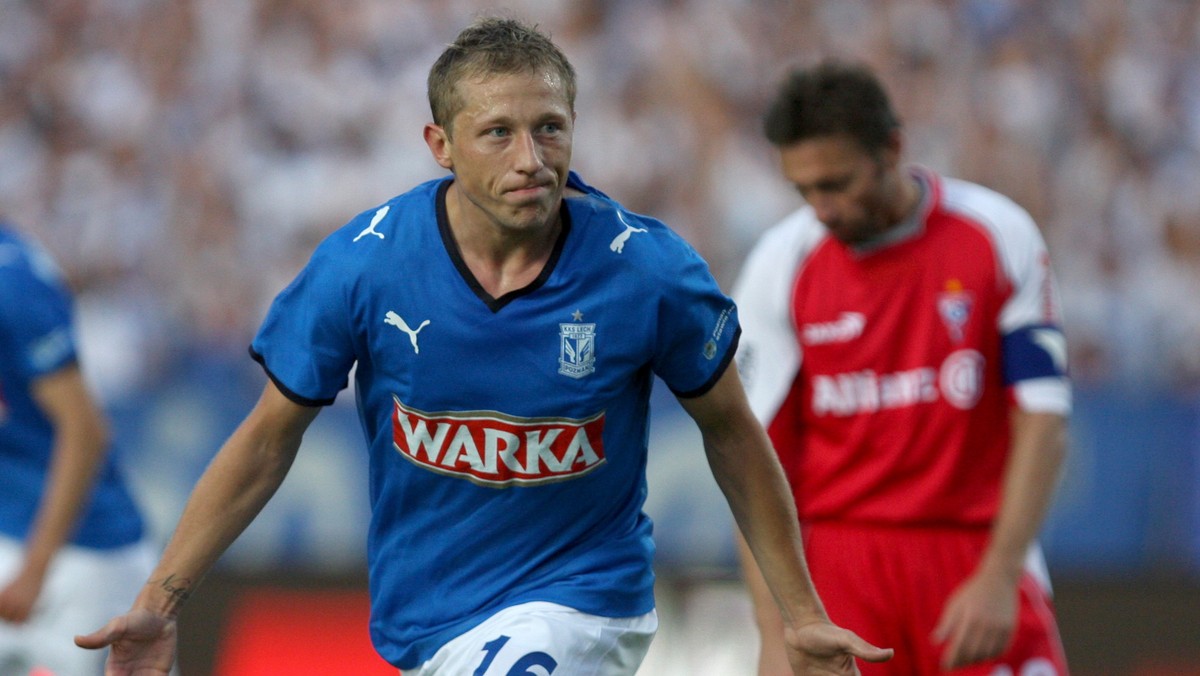 Rafał Murawski wziął w piątek udział w prezentacji na Stadionie Olimpijskim w Kijowie oficjalnej piłki Euro 2012 o nazwie "Tango 12". Po uroczystości pomocnik reprezentacji Polski wypowiedział się krótko dla rosyjskich mediów na temat piątkowego losowania grup przyszłorocznego turnieju.