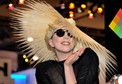 Lady Gaga w kapeluszu z włosów