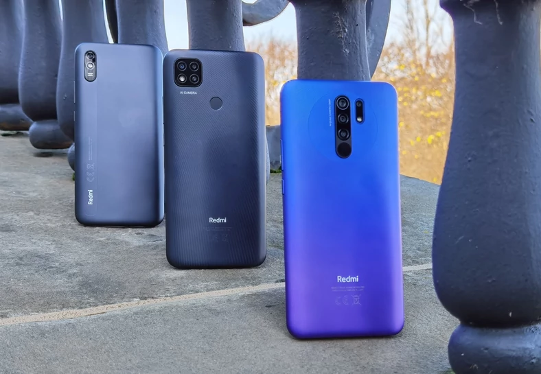  Seria Redmi 9 stojąca w kolejności od modelu najdroższego do najtańszego, czyli kolejno: Redmi 9, Redmi 9C i Redmi 9A 