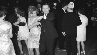 Sylwester w PRL. Gomułka przeniósł bal, Gierek wrócił do zwyczaju Bieruta