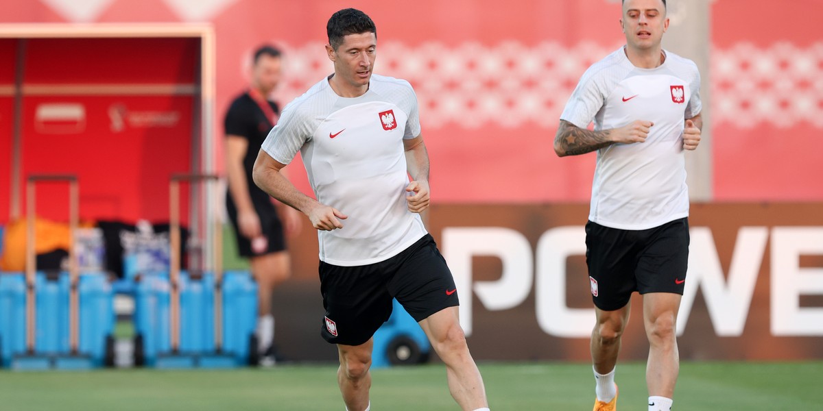 Robert Lewandowski i Kamil Grosicki na treningu reprezentacji Polski w Katarze