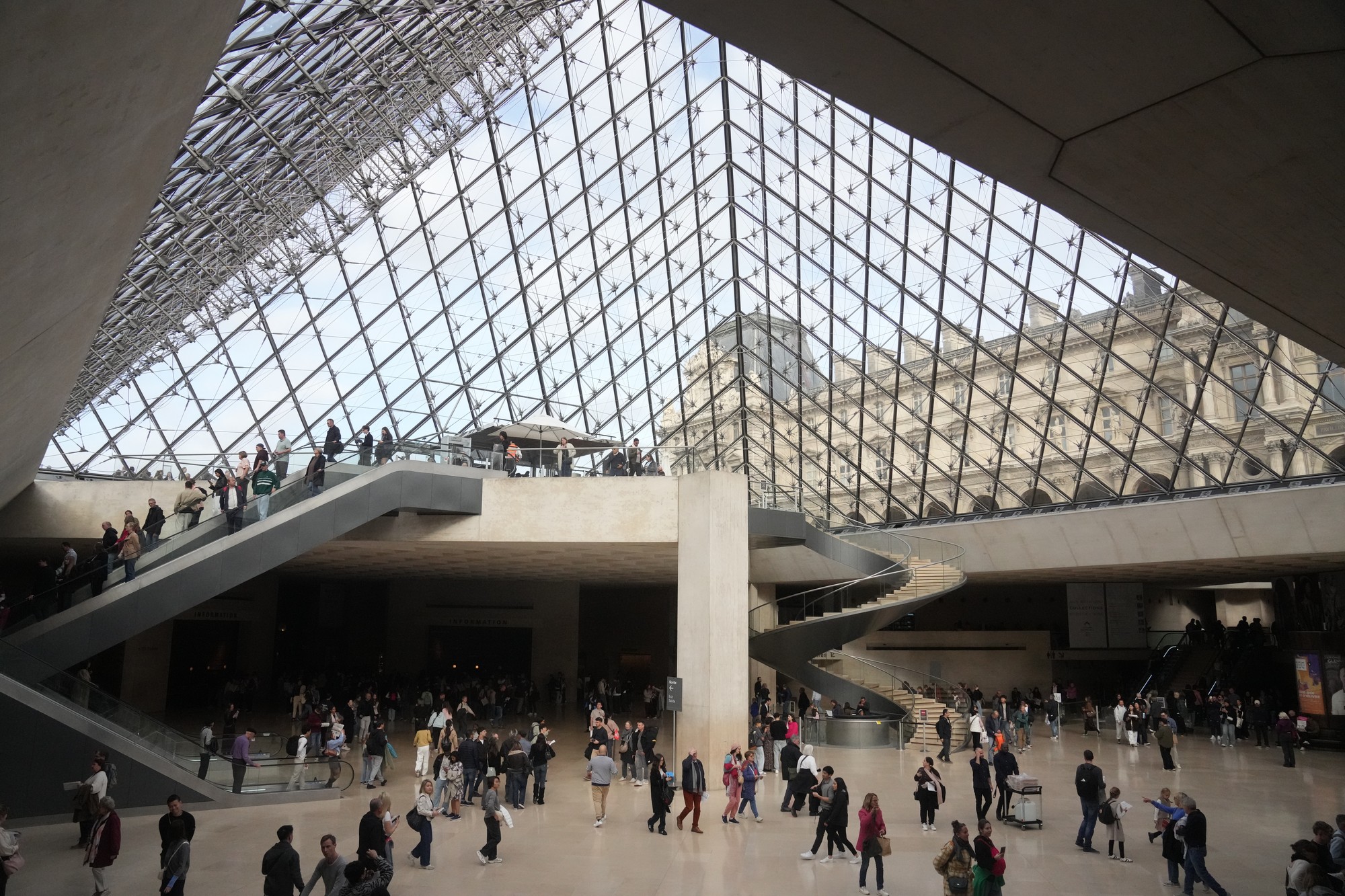 Riaditeľka Louvre priznala vlastné zlyhanie.