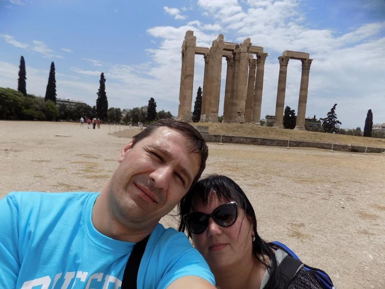 Slaviša sa suprugom dosta putuje. Ova fotografija je nastala u Atini 2017. godine.