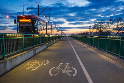 Miasto buduje ścieżki rowerowe. Czy może odliczyć VAT?