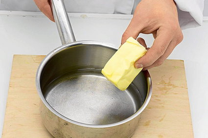 Ministerstwo Rolnictwa: masło powoli tanieje. W sklepach może kosztować 20-21 zł za kilogram