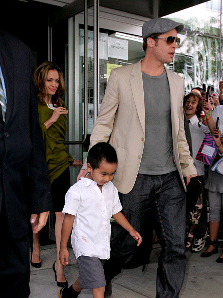 Angelina Jolie, Maddox Jolie-Pitt i Brad Pitt w 2007 r.