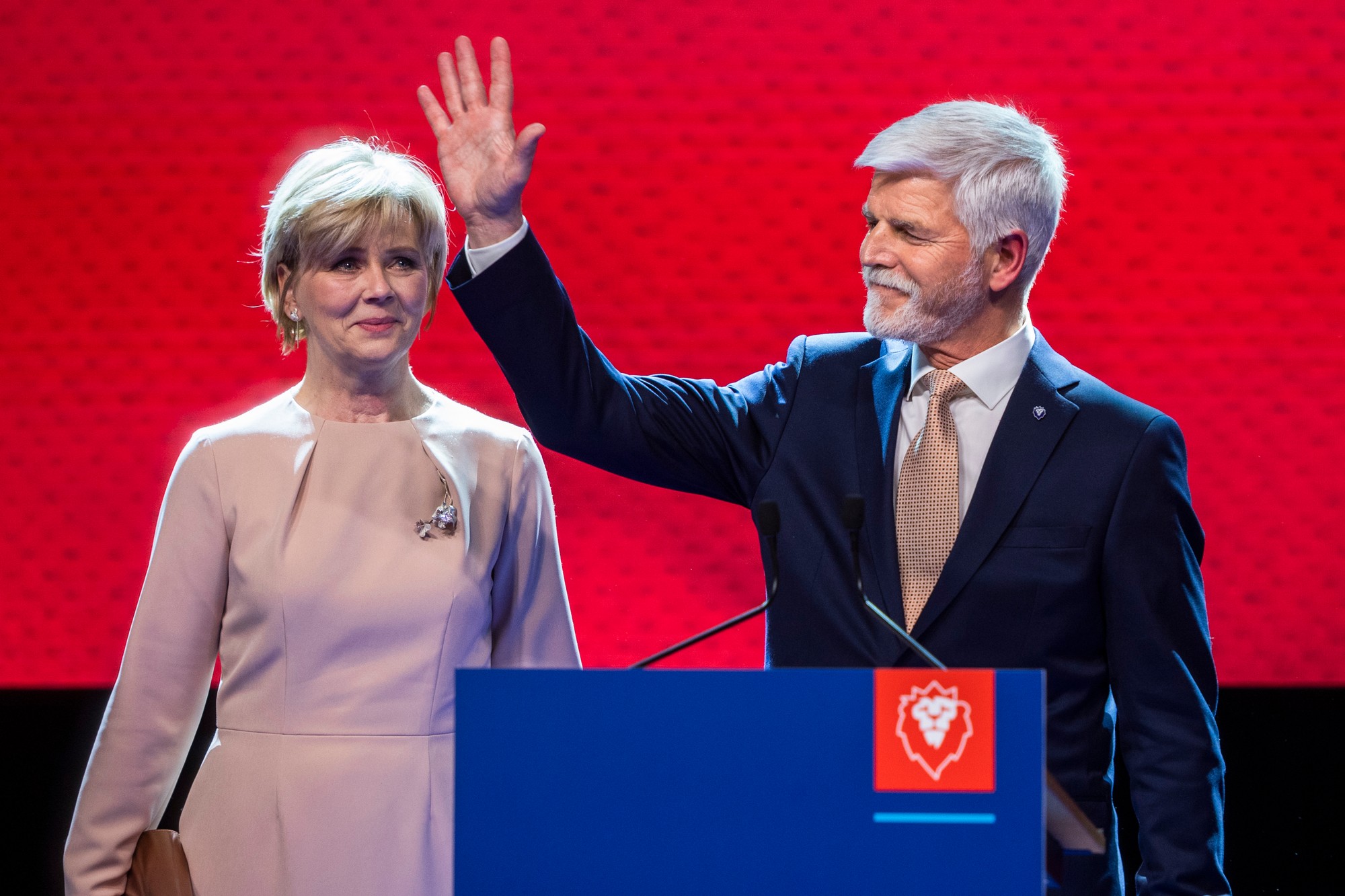 Nový český prezident a bývalý náčelník generálneho štábu Petr Pavel s manželkou Evou. 