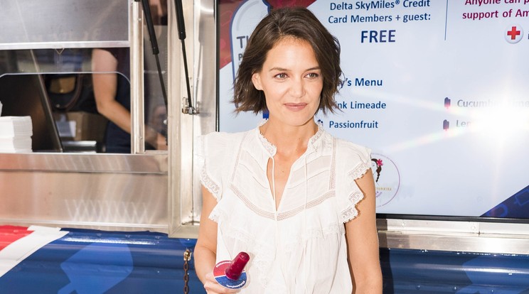 Katie Holmes telefonon szakított kedvesével/Fotó: Northfoto