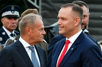 PiS rozpuszcza plotki o tajnej rozmowie Donalda Tuska z Karolem Nawrockim i hakach na premiera. Sprawdziliśmy, ile w tym prawdy