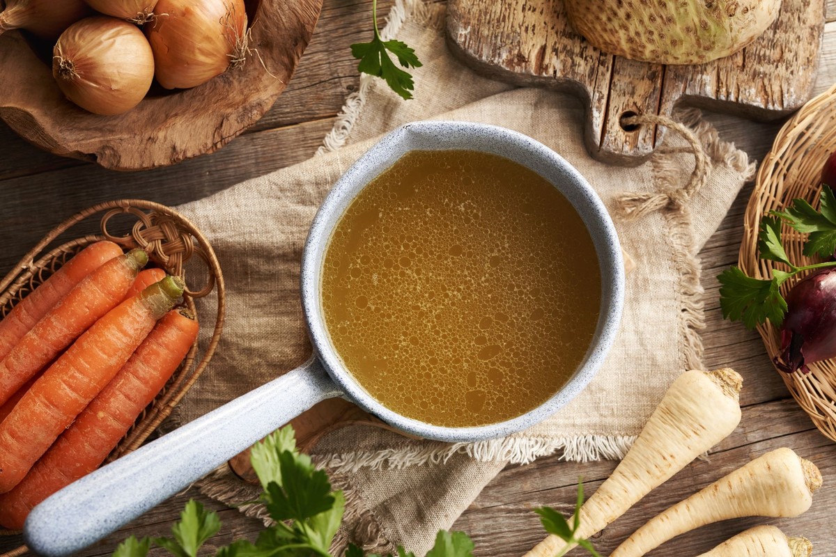 Bulion kolagenowy - przepis. Dlaczego warto go pić?