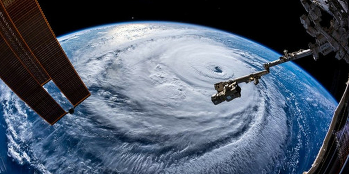 Huragan Florence został sfotografowany z kosmosu przez astronautów NASA. W ostatnich kilku dniach ze wschodnio-południowych wybrzeży USA z jego powodu ewakuowano 1,5 mln mieszkańców