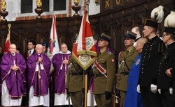 Pierwsza taka miesięcznica smoleńska. Państwowa, z wojskową asystą [ZDJĘCIA]