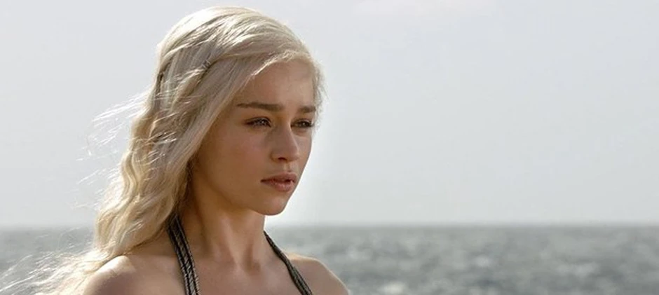 Emilija Klark u ulozi Deneris