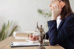 Całkowicie za darmo i bez wychodzenia z domu. Nieodpłatna pomoc prawna będzie jak infolinia dla wszystkich?