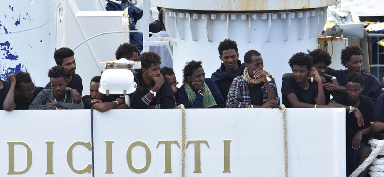Unia zwołuje nadzwyczajne spotkanie w sprawie imigracji; we włoskim rządzie wrze