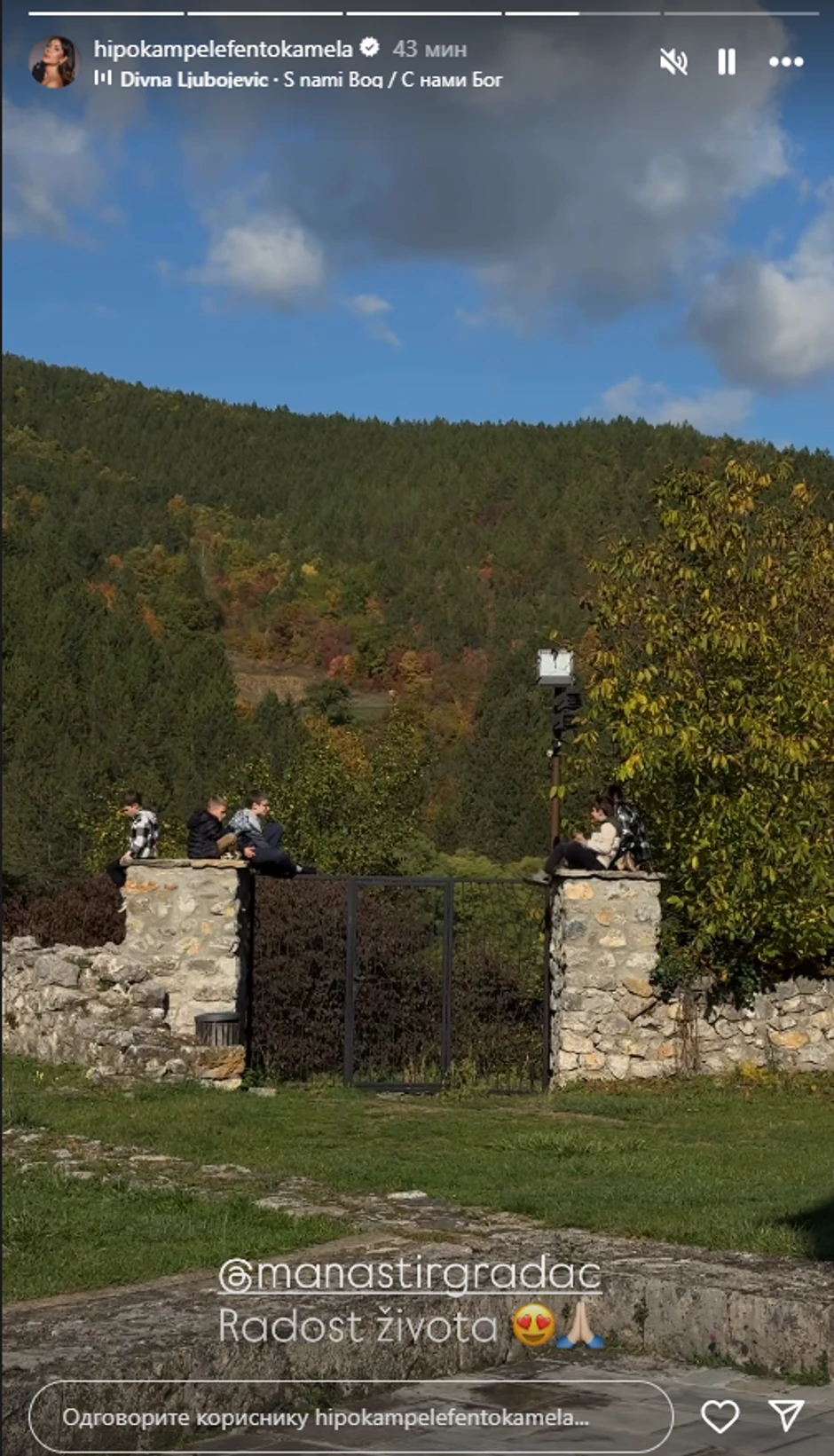 Dragana Mićalović u manastiru