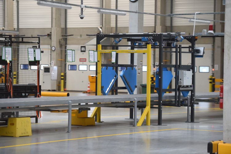 UPS amerykańska firma, która jest światowym liderem w dziedzinie logistyki. Firma zajmuje się  przewozem przesyłek i obsługą handlu międzynarodowego. <br><br> fot. (gm/mr) PAP/Grzegorz Michałowski