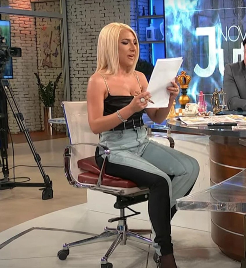 Jovana kada je u jutranjem programu nosila identične tanga farmerke