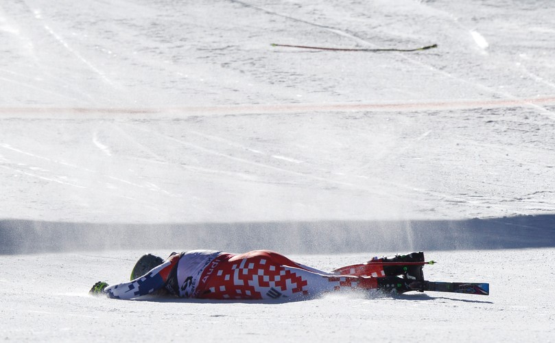 Koszmarny upadek na alpejskich MŚ w Beaver Creek. Ondrej Bank opuścił trasę na noszach