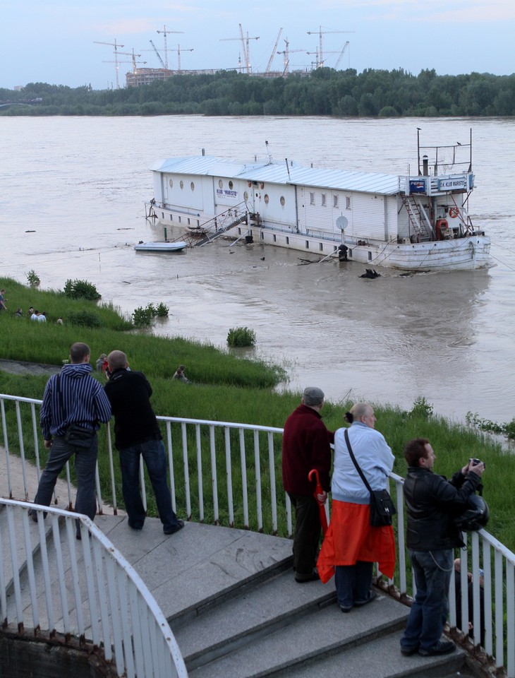 WARSZAWA FALA POWODZIOWA W STOLICY