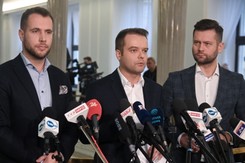 Bochenek: Totalna większość rządowa postanowiła siłowo przejąć media