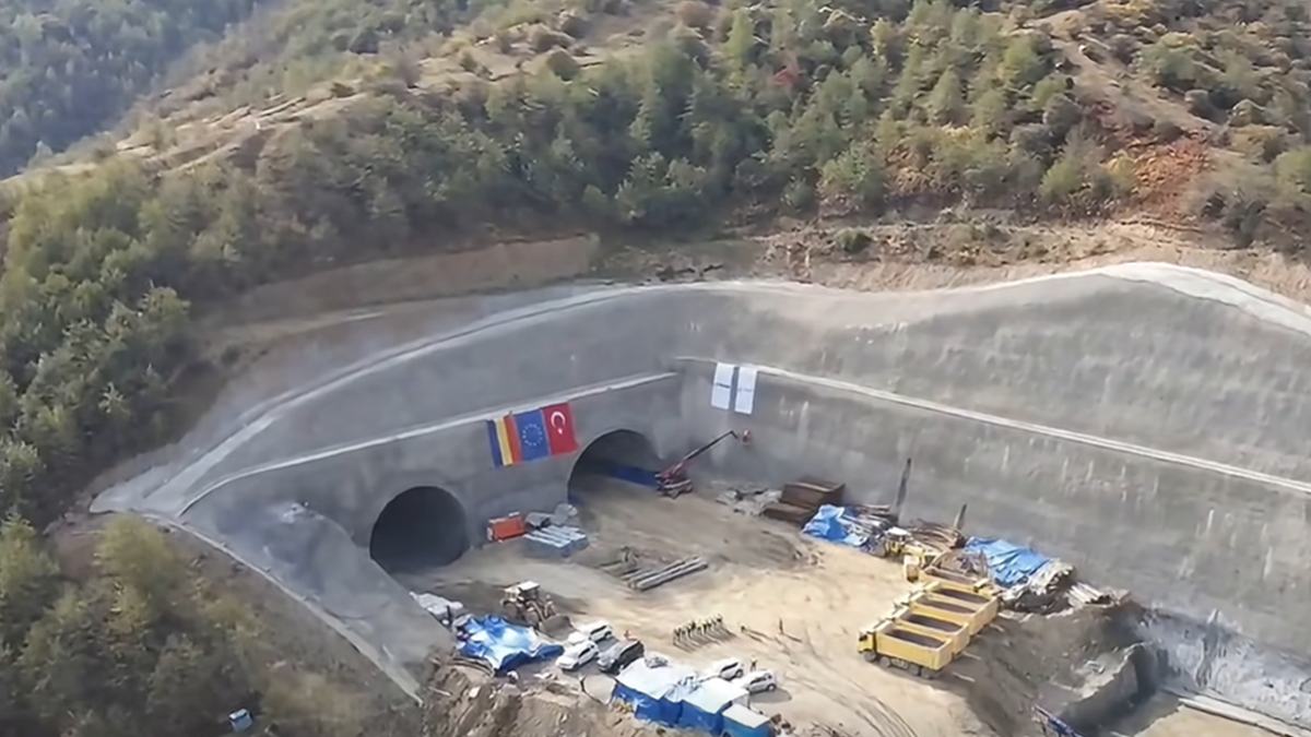 A fost străpunsă și a doua galerie a tunelului Boița 1 pe Autostrada Sibiu-Pitești: care este stadiul lucrărilor și ce blocaj persistă