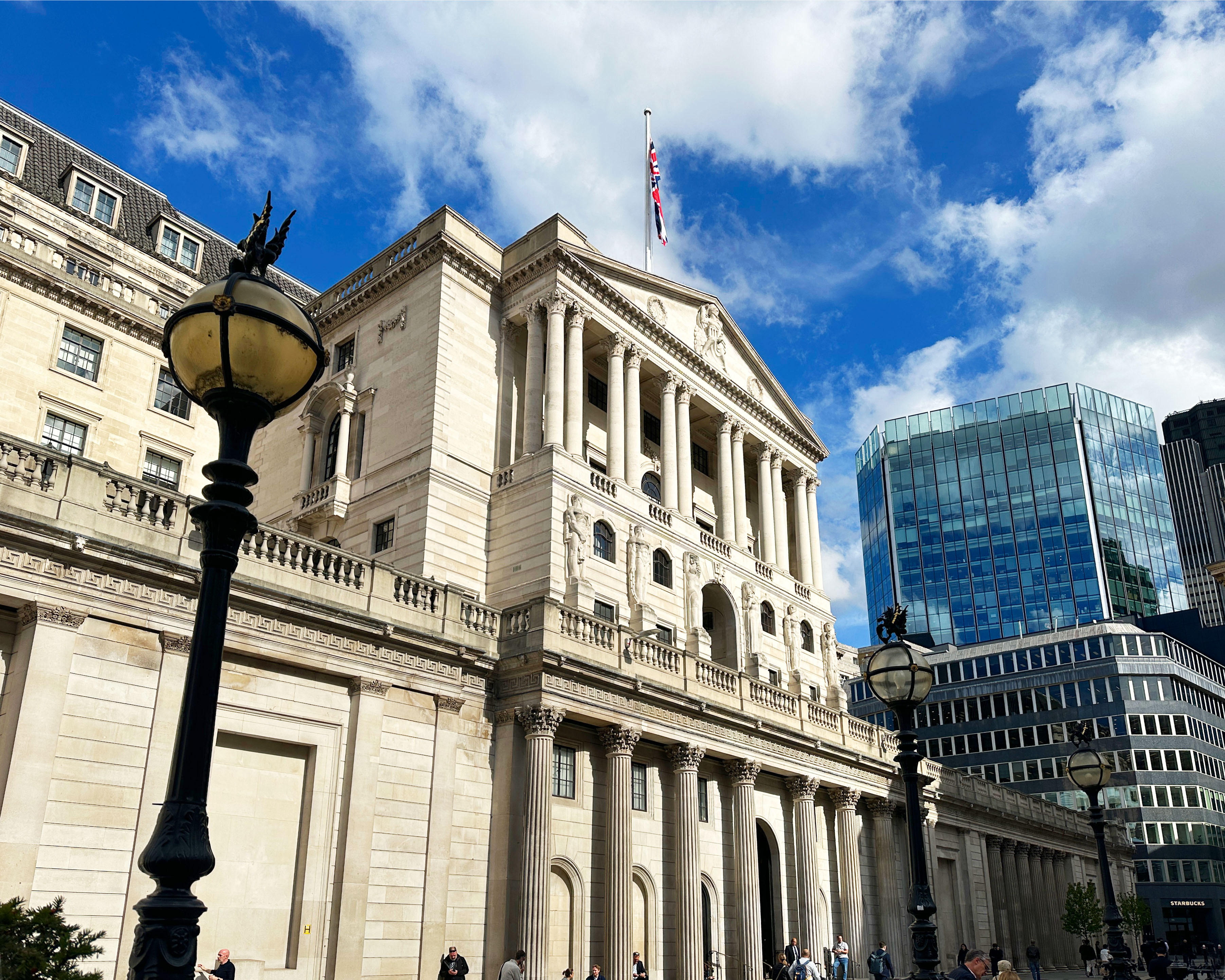 BoE expected to cut rates to 3.75% Thursday: Savers urged to act, borrowers benefit