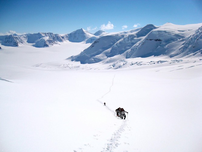 Ekipa HiFlyer Polar Ice Expedition 2008 w składzie Leszek Cichy, Marek Kamiński, Tomasz Walkiewicz, Mirosław Polowiec, Ryszard Rusinek...