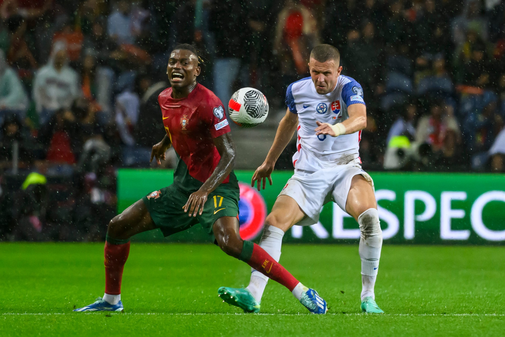 Rafael Leáo (Portugalsko) a Juraj Kucka (Slovensko).