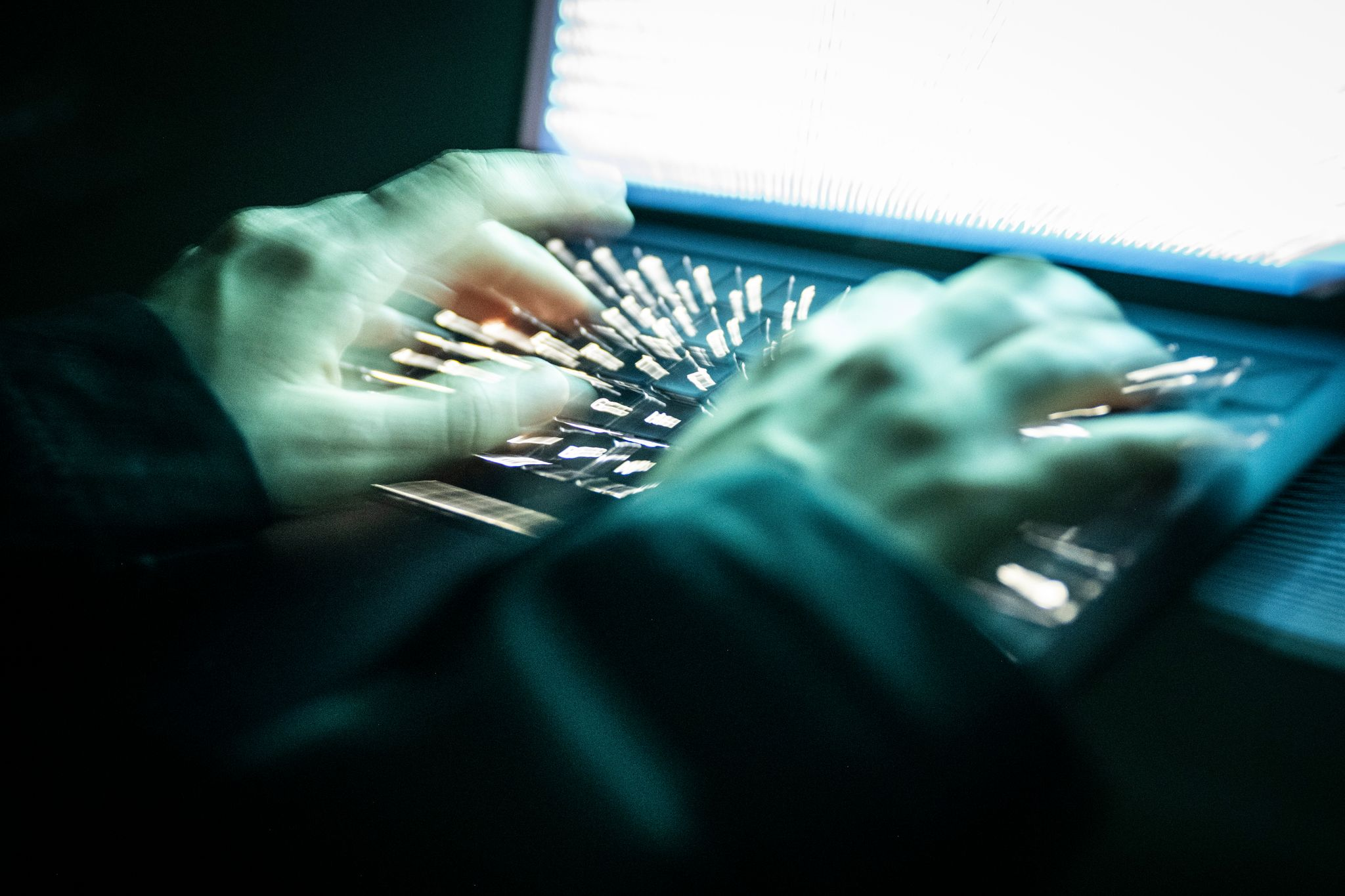 204 Straftaten, 1 Mord: 21-Jähriger zwang Jugendliche zu Selbstverletzungen