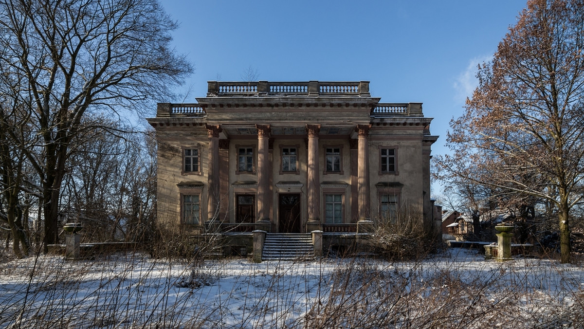 Opuszczony pałac w Słomowie