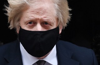 Boris Johnson zaszczepiony preparatem firmy AstraZeneca