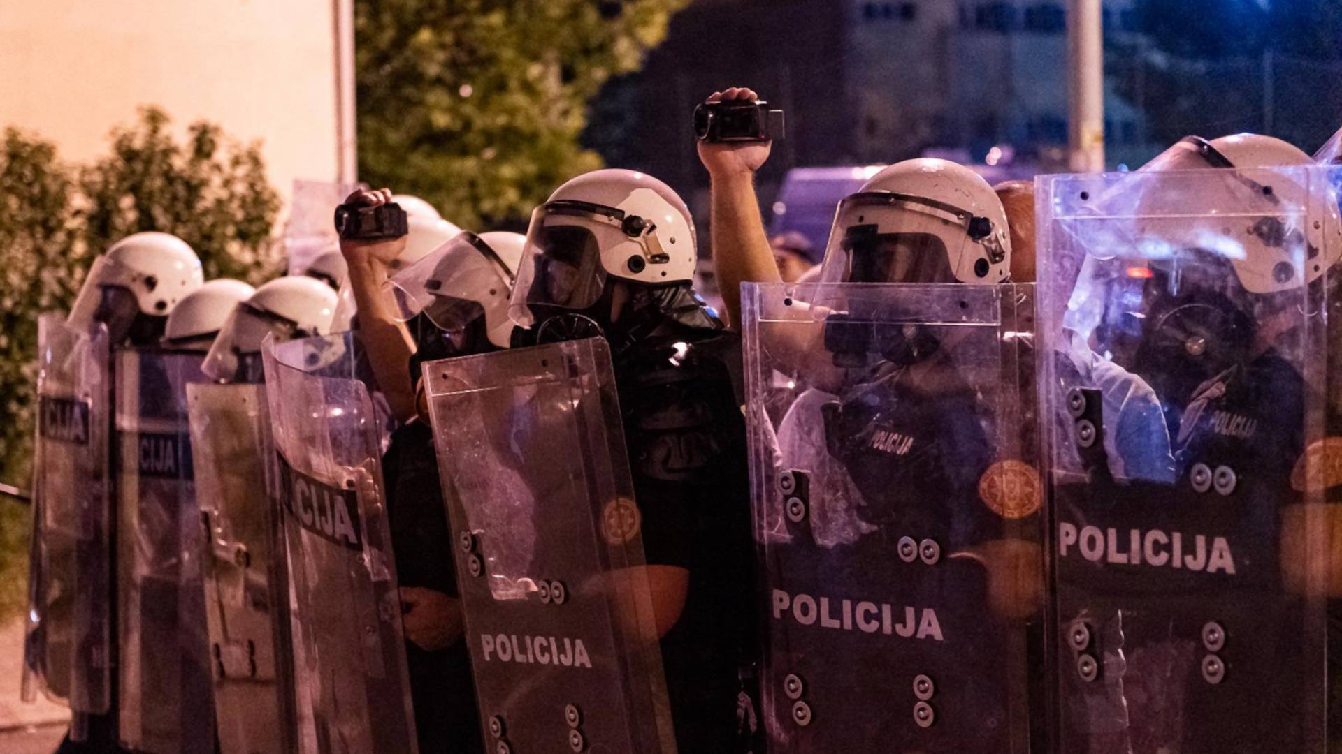 Crna Gora je žarište nereda i nasilja, a ove jezive prizore više ne želimo da gledamo