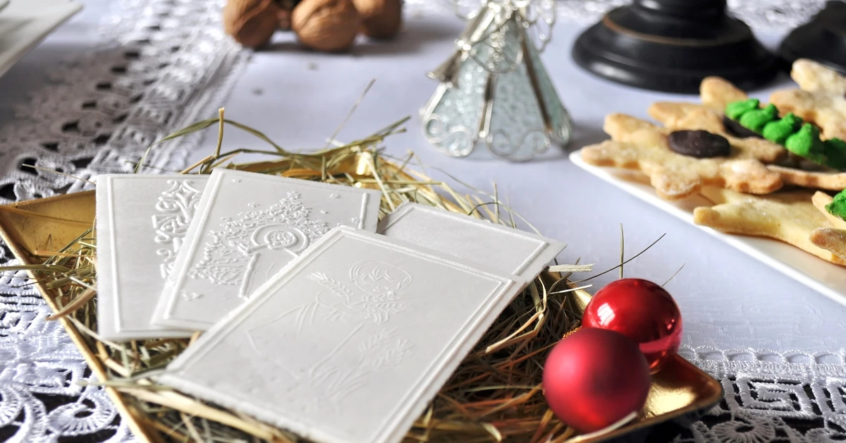 Nie tylko narodziny Jezusa w stajence. Co jeszcze symbolizuje sianko pod obrusem?