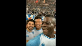 Ilyet is ritkán látni a pályán: Balotelli nem mindennapi módon ünnepelte hatalmas gólját – videó