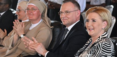 Prezydent odwiedził ośrodek dla dzieci niewidomych w Kibeho. Stylizacja Agaty znowu przyciągnęła wzrok