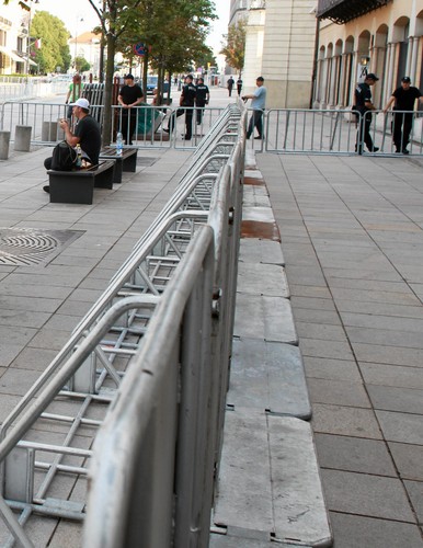 Barierki na Krakowskim Przedmieściu w Warszawie