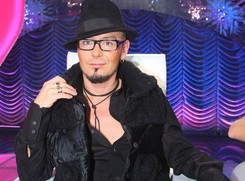 Tomek Jacyków przygotowuje kolekcję mody dla widzów Teatru Syrena