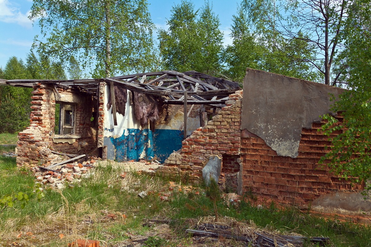 Rozbiórka nie wymaga pozwolenia, gdy dotyczy obiektu, który nie jest zabytkiem a jego budowa nie wymagała pozwolenia